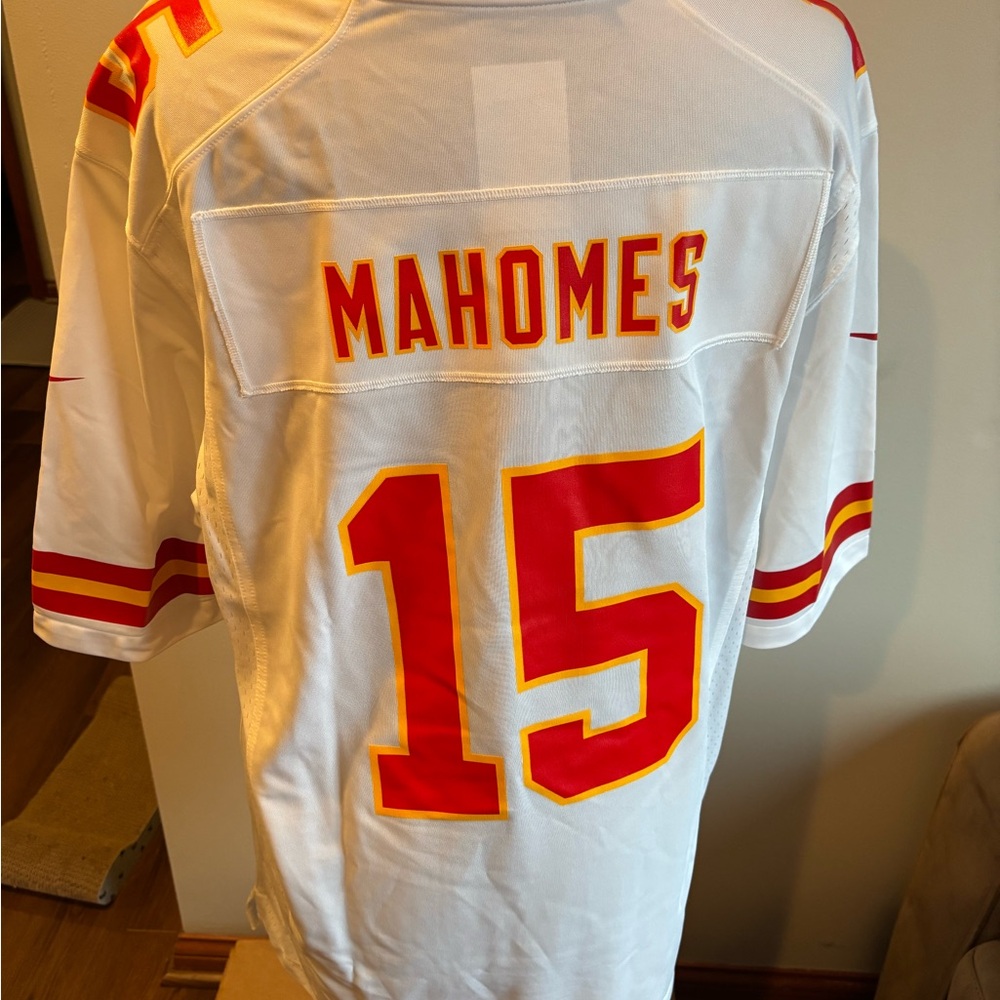 Nike White Patrick Mahomes #15 Kansas City Chiefs Jersey